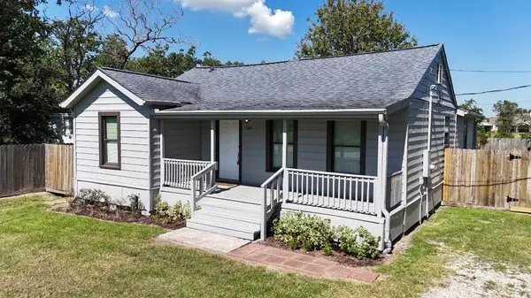 3449 Bridgette LN, Mont Belvieu, TX 77523