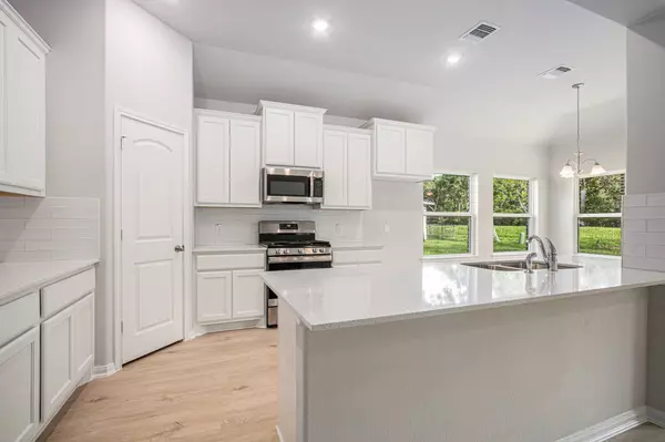 314 Wellshire DR, West Columbia, TX 77486