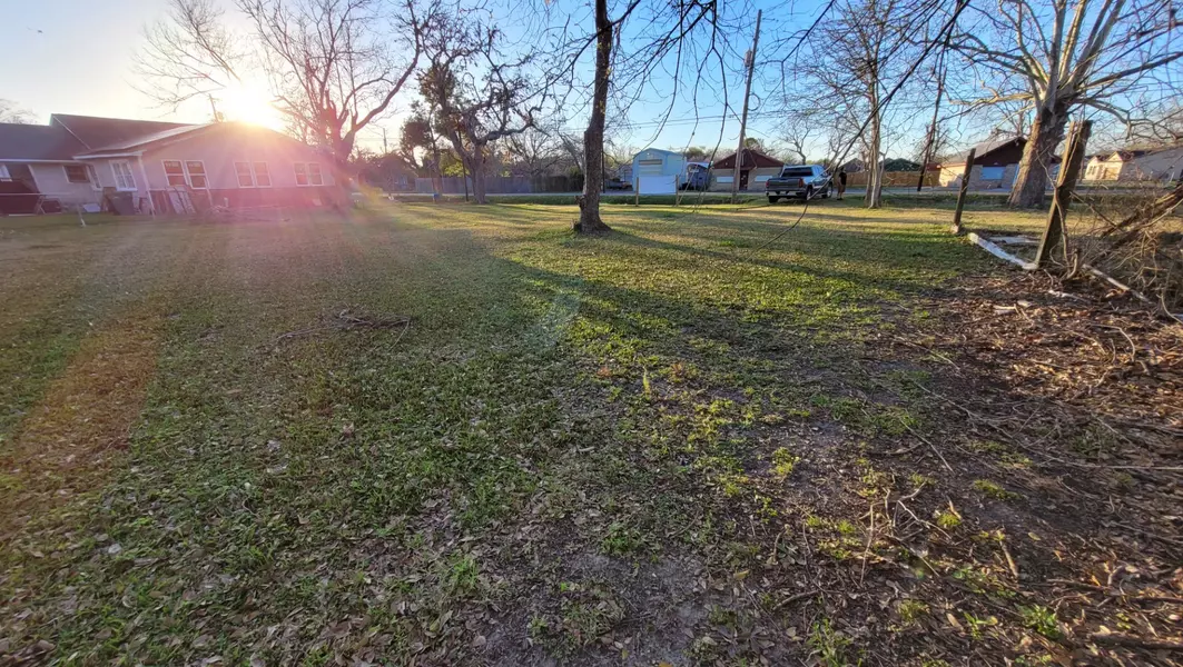 909 Cedar Drive DR, La Marque, TX 77568