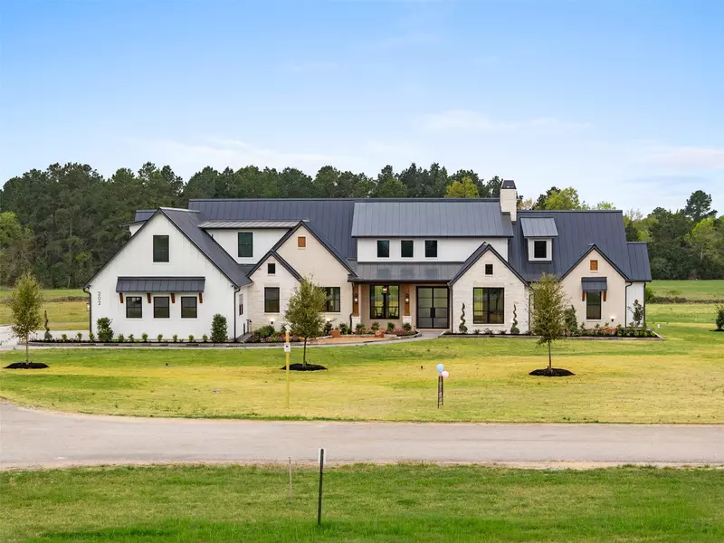 202 Astoria AVE, Round Top, TX 78954
