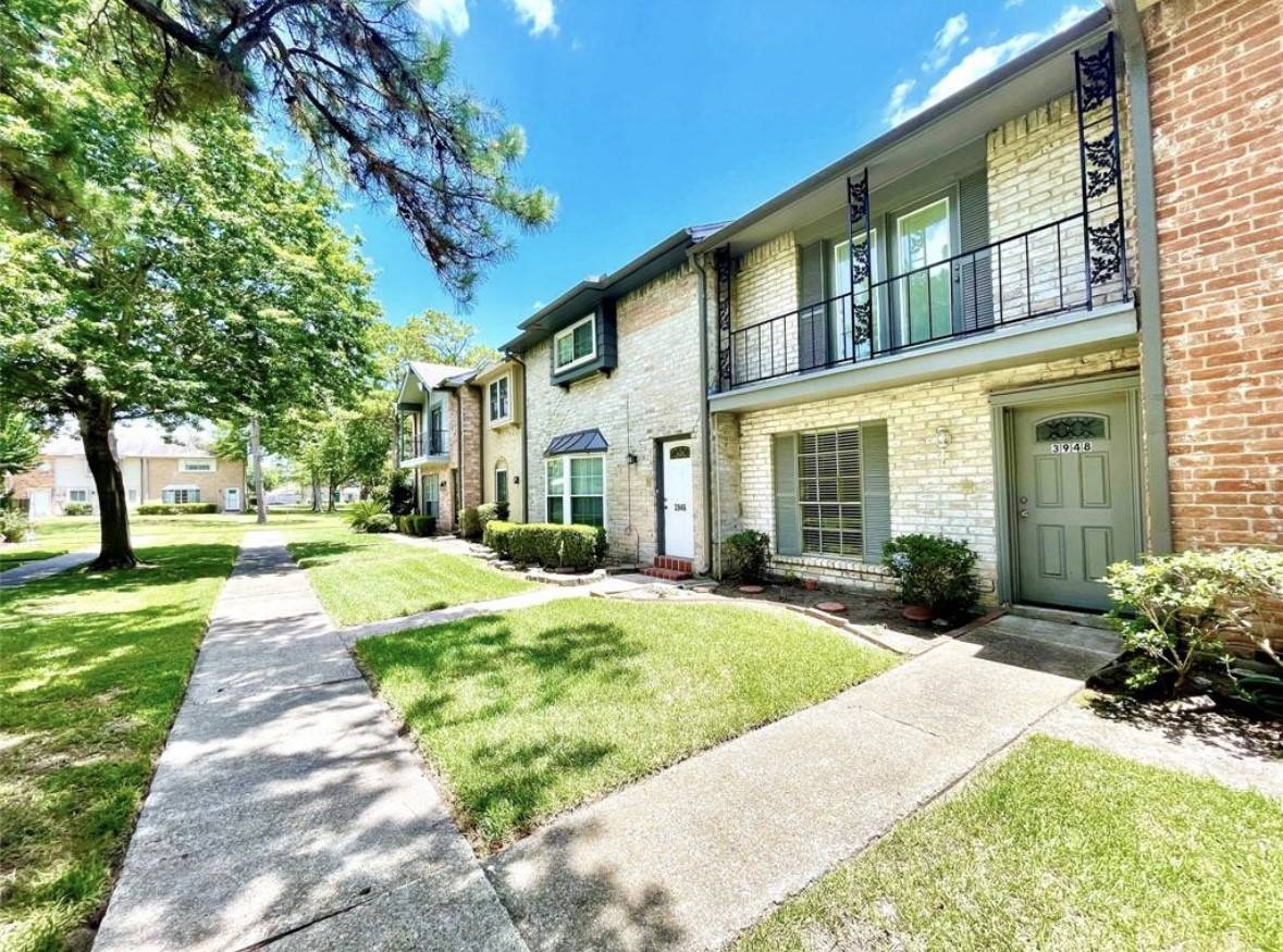 3948 Laura Leigh DR, Friendswood, TX 77546