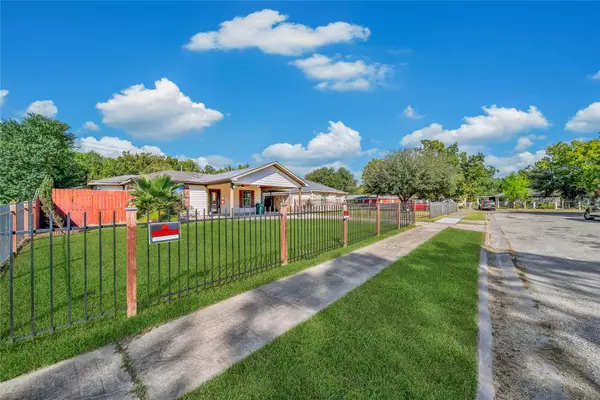 Pasadena, TX 77506,504 Garrett ST