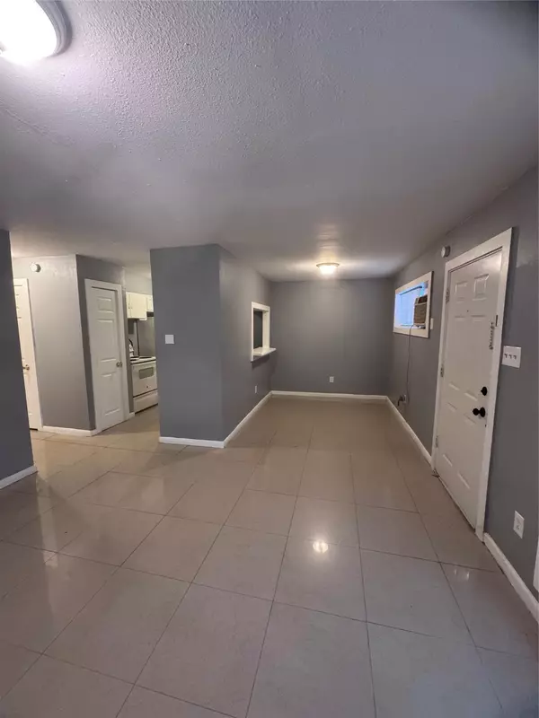 Houston, TX 77033,4807 Mallow ST #5