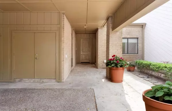 Houston, TX 77024,148 Sugarberry CIR