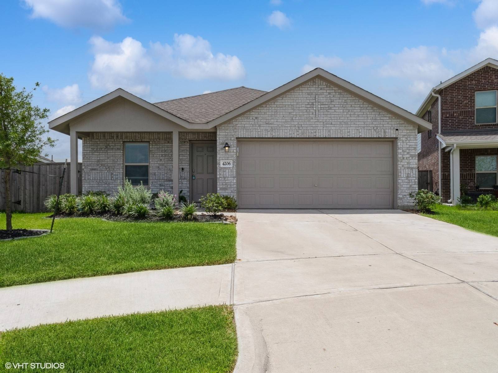 4206 Barrington Cove LN, Baytown, TX 77521