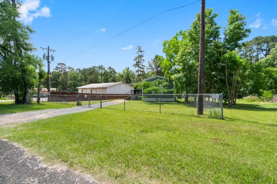 432 Ponderosa DR, Onalaska, TX 77360