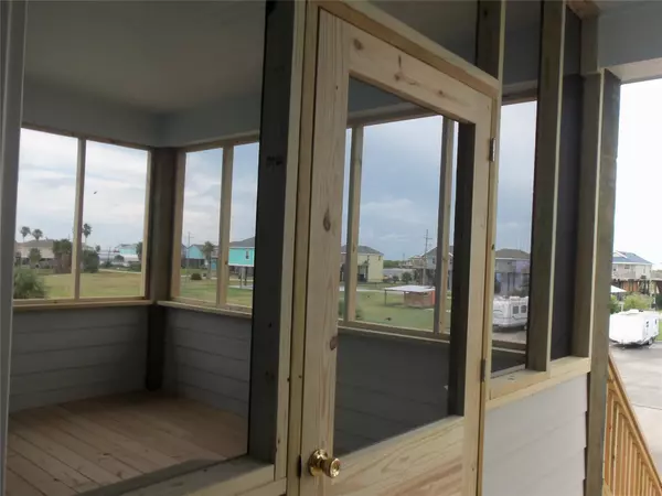 Crystal Beach, TX 77650,979 O Neal RD