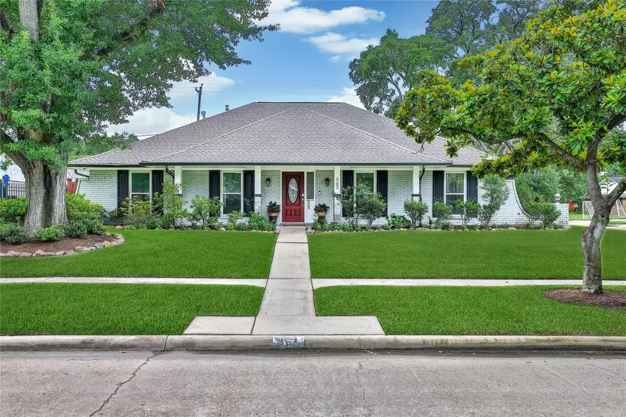 963 Thornton RD, Houston, TX 77018