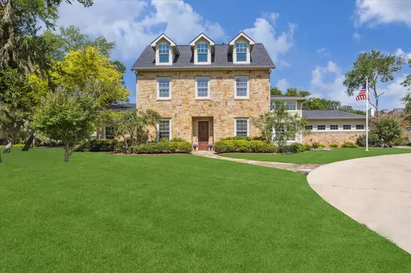 7410 Rustling Oaks DR, Richmond, TX 77469