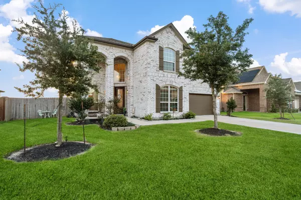 14011 Foyt DR, Mont Belvieu, TX 77523