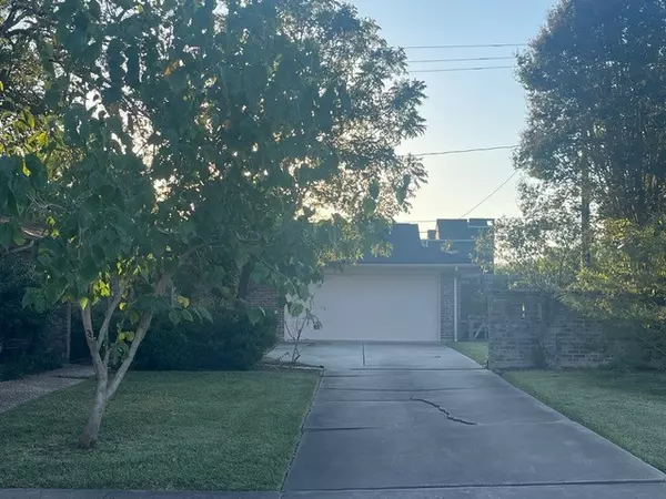 1006 Walnut Bend LN, Houston, TX 77042