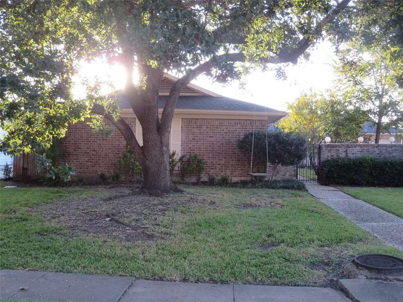 1006 Walnut Bend LN, Houston, TX 77042