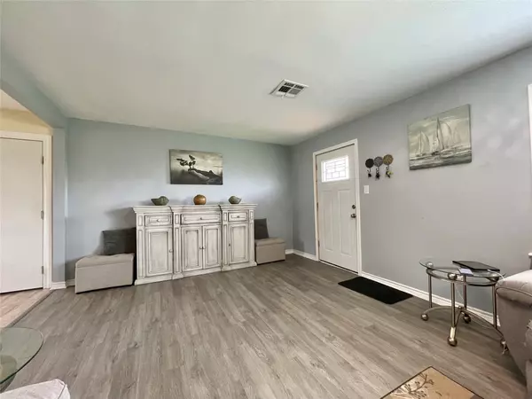 Clute, TX 77531,1116 Lake ST