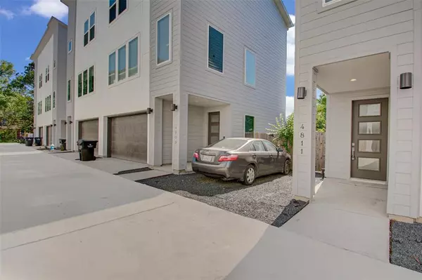 4811 Martin Oaks LN, Houston, TX 77018
