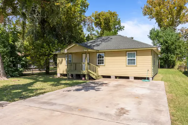 Clute, TX 77531,122 W Bernard ST