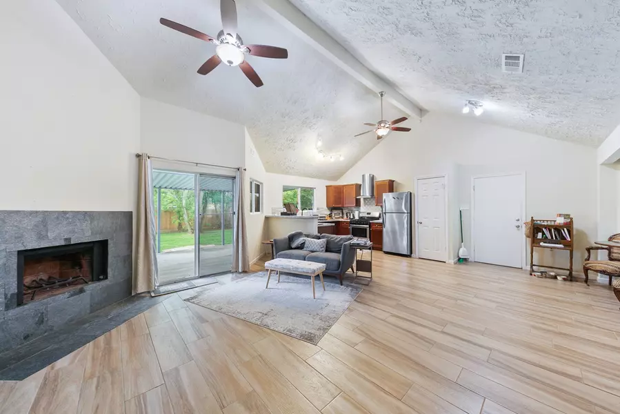 3102 S Peach Hollow CIR, Pearland, TX 77584