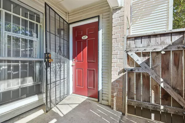 Houston, TX 77042,3900 Woodchase DR #67