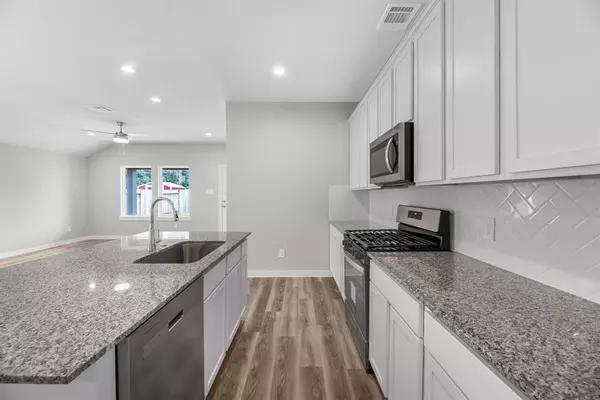 Angleton, TX 77515,401 Amy ST