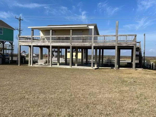2504 Hwy 87,  Gilchrist,  TX 77617