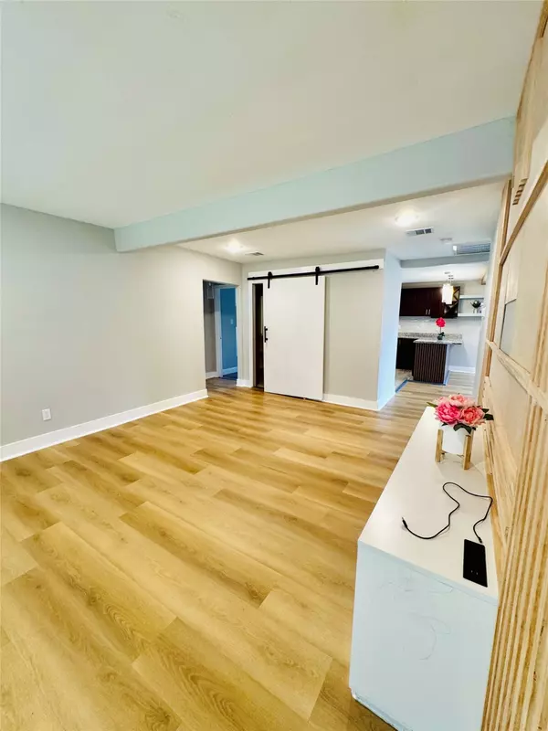 Houston, TX 77051,4211 Knoxville ST