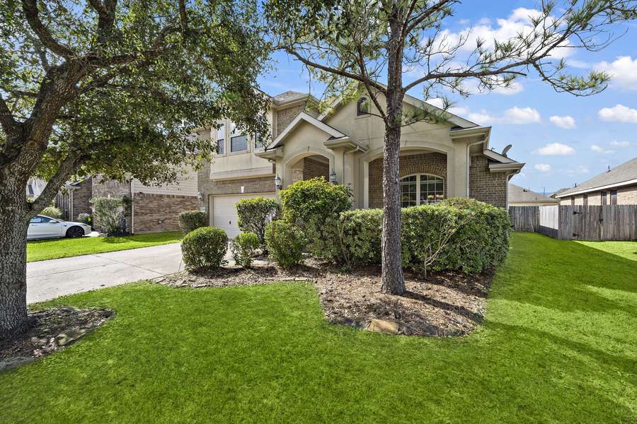 208 Bailey Brook LN, Dickinson, TX 77539