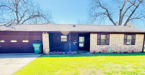 330 E Milam ST,  La Grange,  TX 78945