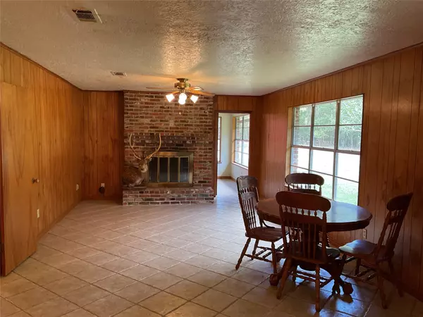 Village Mills, TX 77663,207 Hackberry ST