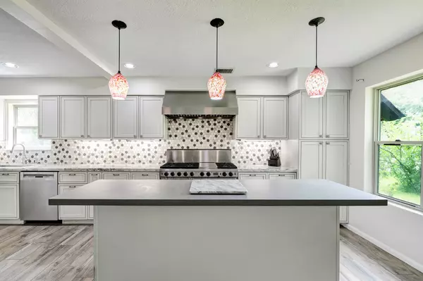 Houston, TX 77042,10902 Overbrook LN