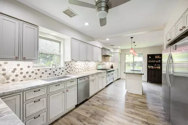 Houston, TX 77042,10902 Overbrook LN