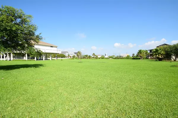 Crystal Beach, TX 77650,960 Alberdie DR