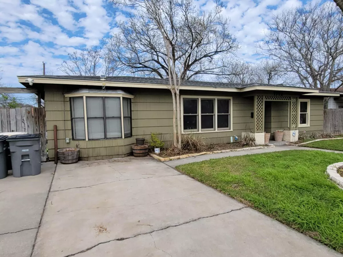 Victoria, TX 77901,1712 E Poplar AVE