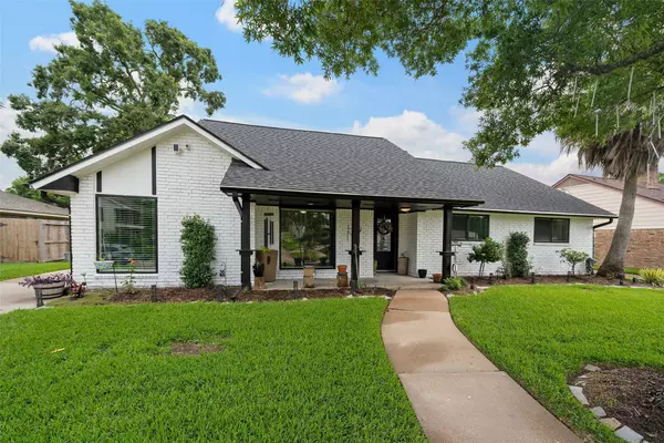 918 Hollow Tree ST, La Porte, TX 77571