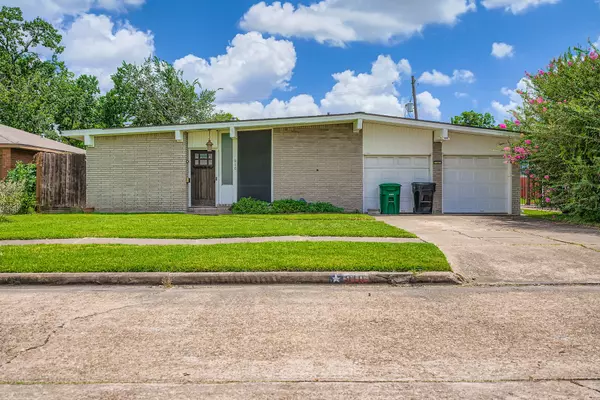 910 Eastlake ST, Houston, TX 77034