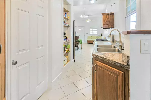 Galveston, TX 77550,1210 43rd ST
