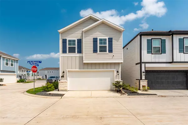 614 Seabreeze DR, Kemah, TX 77565