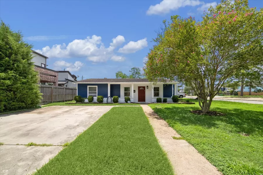 1147 Du Barry LN #A, Houston, TX 77018
