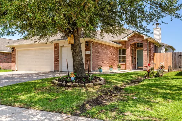 104 Laurel Meadow CT, La Marque, TX 77568