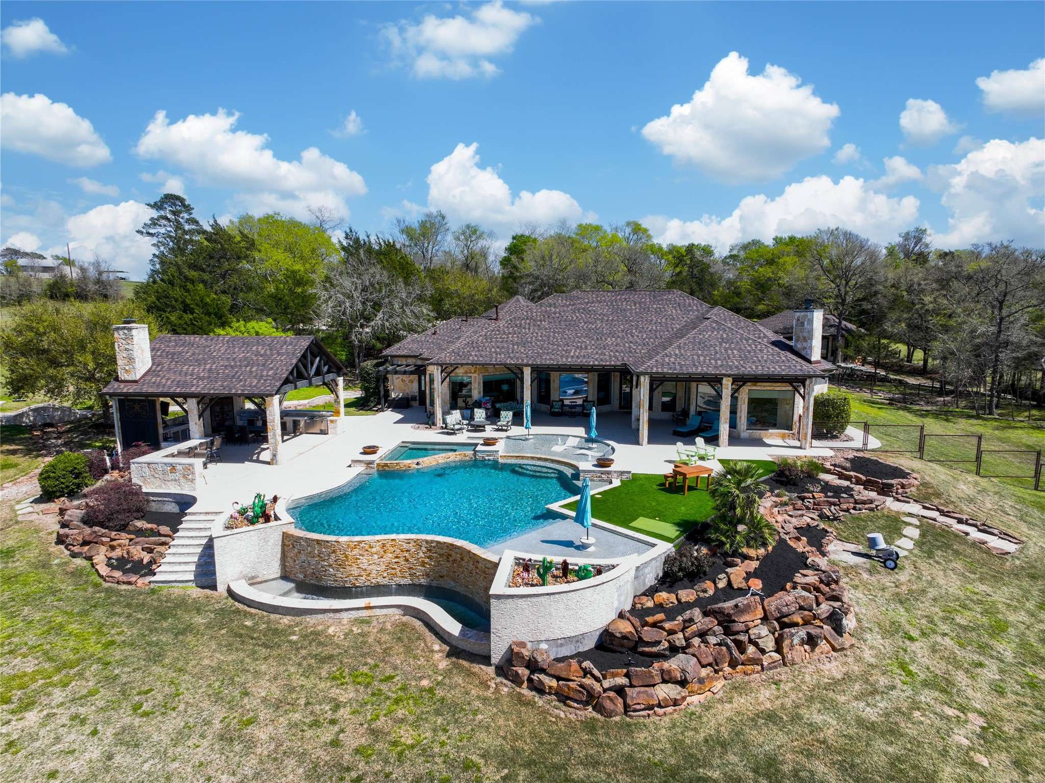 2289 Old Dobbin RD, Montgomery, TX 77316