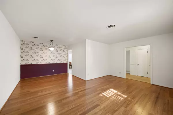 Houston, TX 77043,10422 Timberoak DR