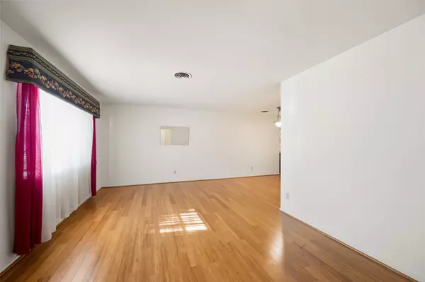 Houston, TX 77043,10422 Timberoak DR