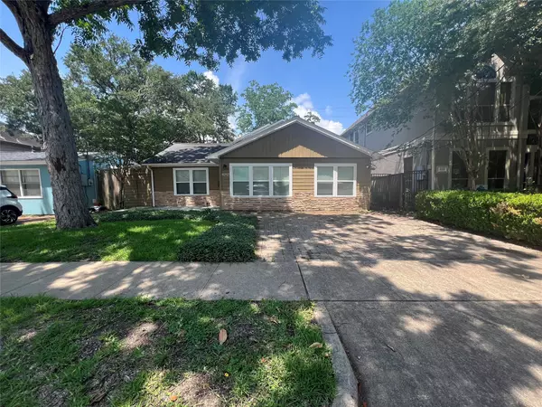 6212 Community DR, West University Place, TX 77005