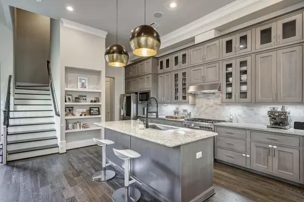 Houston, TX 77008,1223 W 15th 1/2 ST