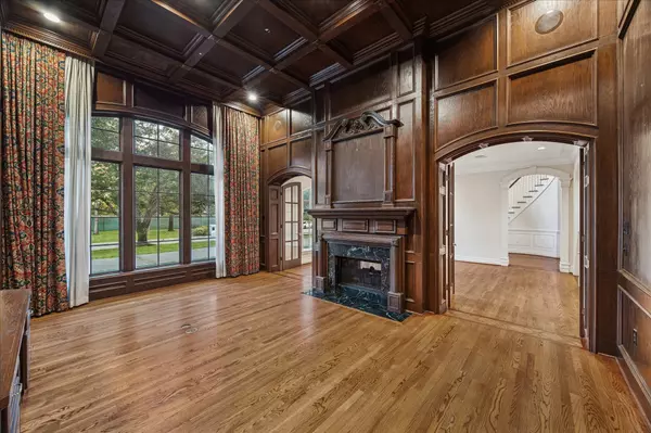 Hunters Creek Village, TX 77024,10911 Kemwood DR