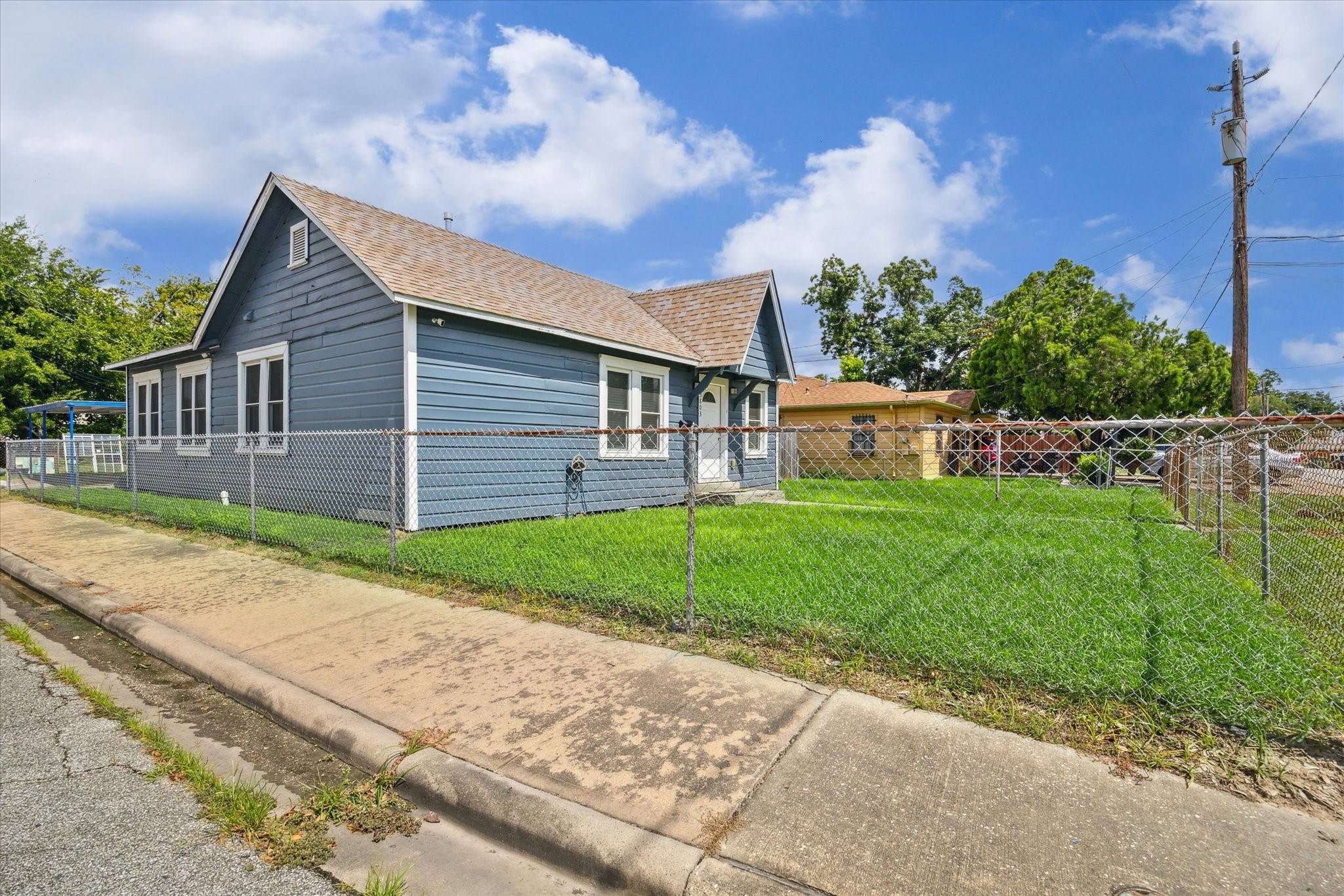 Houston, TX 77009,1115 Alber ST