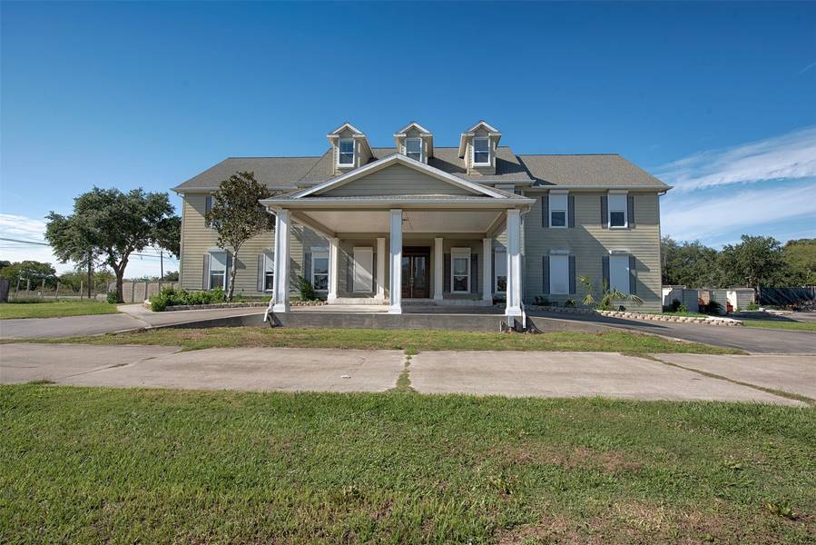 2293 E Bayshore DR, San Leon, TX 77539