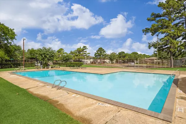 5667 Birchmont DR #A, Houston, TX 77091