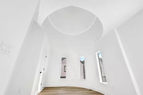 Houston, TX 77091,2587 Paul Quinn ST