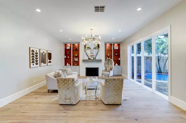 Houston, TX 77042,502 Briar Hill DR