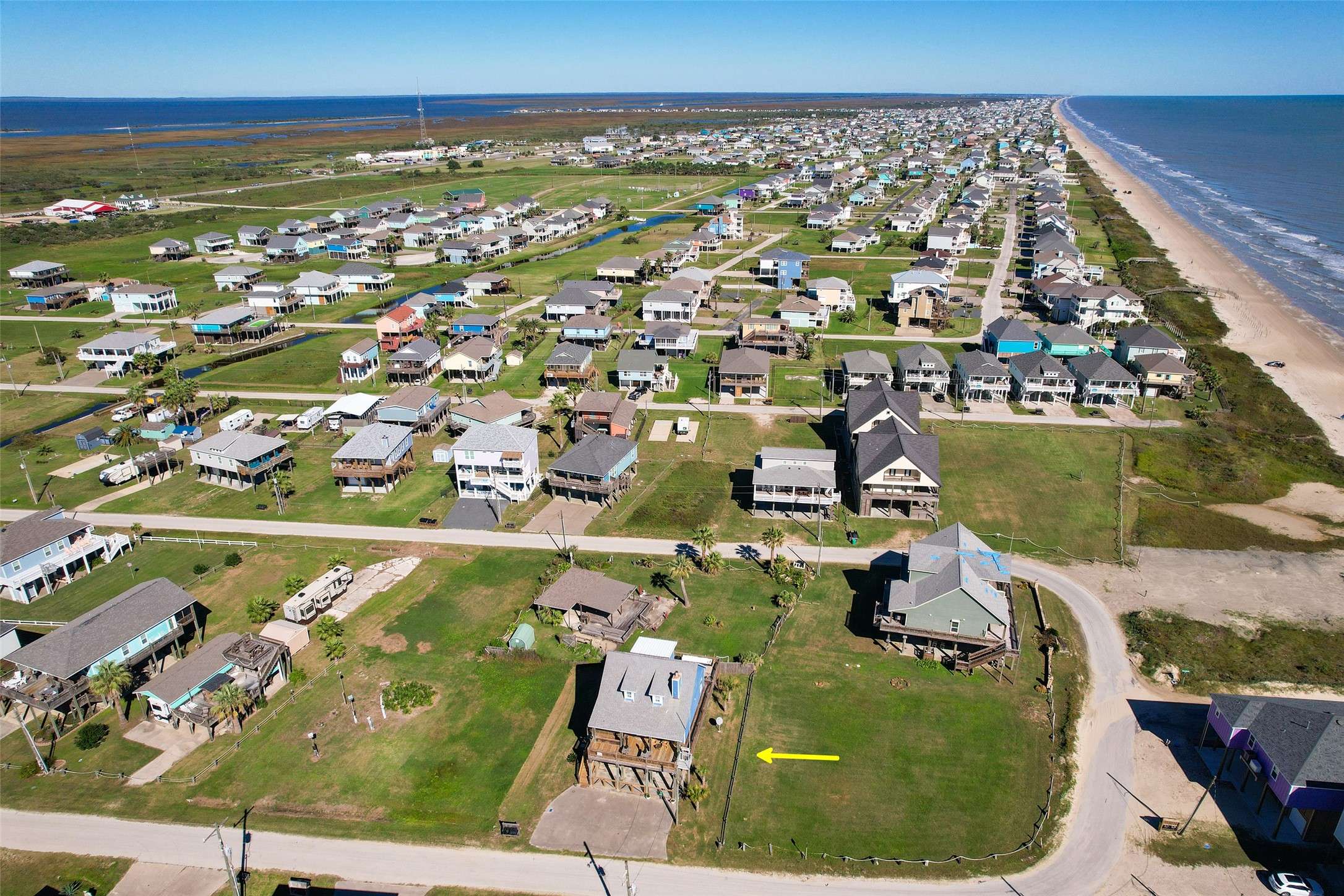 862 Gregory LN, Port Bolivar, TX 77650