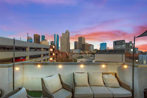 104 Pierce ST, Houston, TX 77002